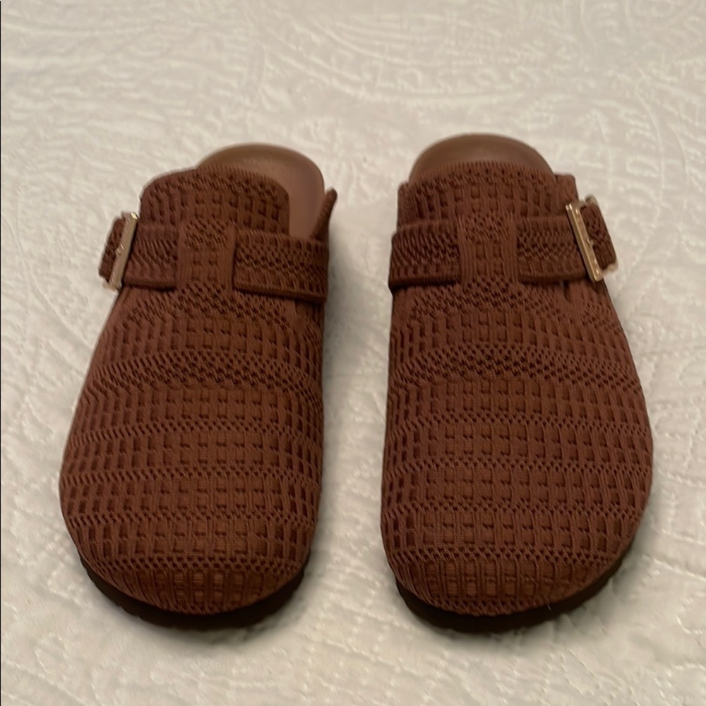 Skechers Woven Brown Clogs